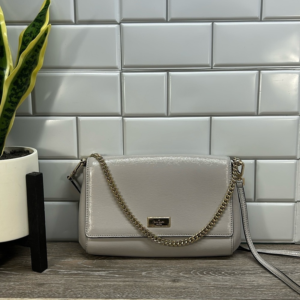 Kate Spade gray crossbody with gold chain